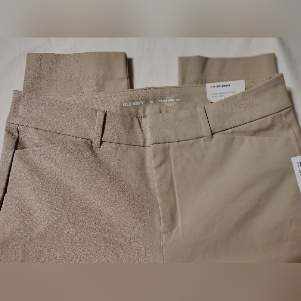 Old Navy High Rise Pixie Skinny Secret Smooth Pockets Chinos Size 10 NWT - Picture 4 of 12